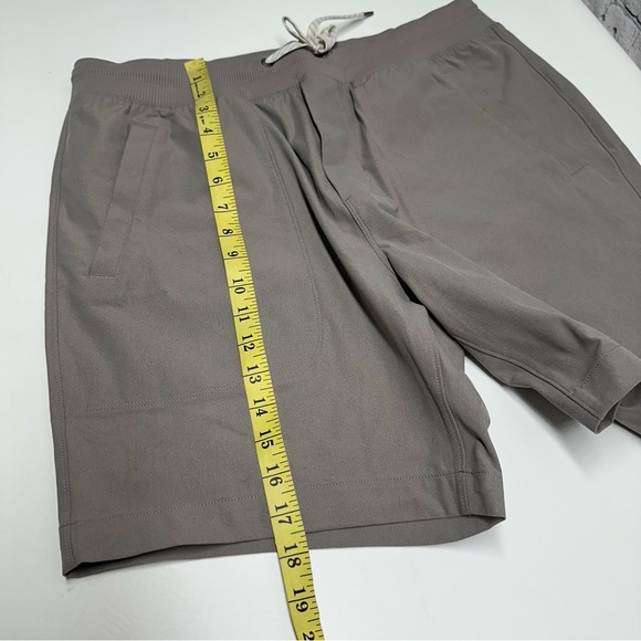 Vuori Men's Tan Flat Front meta easy Shorts size L NWOT - Picture 7 of 11